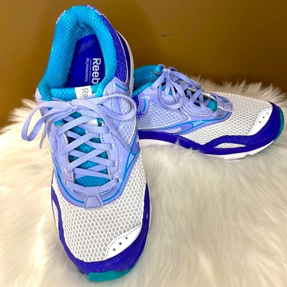 REEBOK tennis shoes 7.5